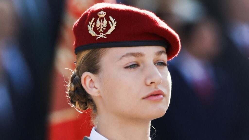 La princesa Leonor en la jura de bandera, dás antes de la toma de posesión como Princesa de Asturias